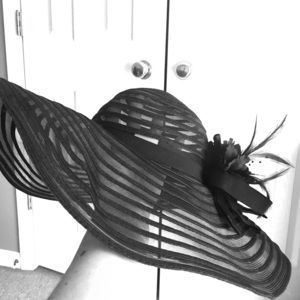 Black boutique classic hat